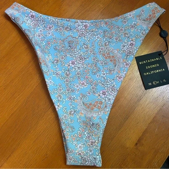 Skatie bikini set 🩵🌸 - Picture 2 of 4